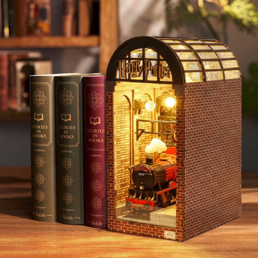 Harry Potter: Platform 9¾: Hogwarts Express Station - DIY Book Nook Kit - Image 6