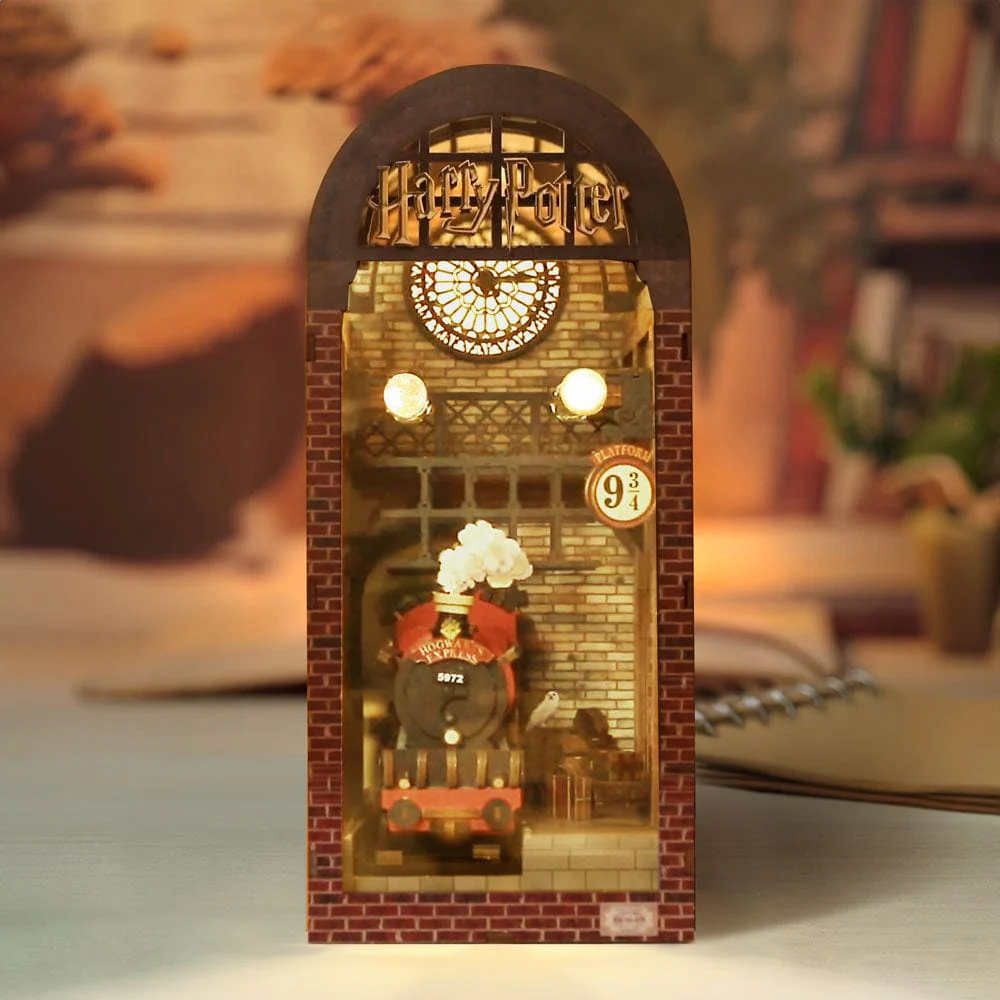 Harry Potter: Platform 9¾: Hogwarts Express Station - DIY Book Nook Kit - Image 9